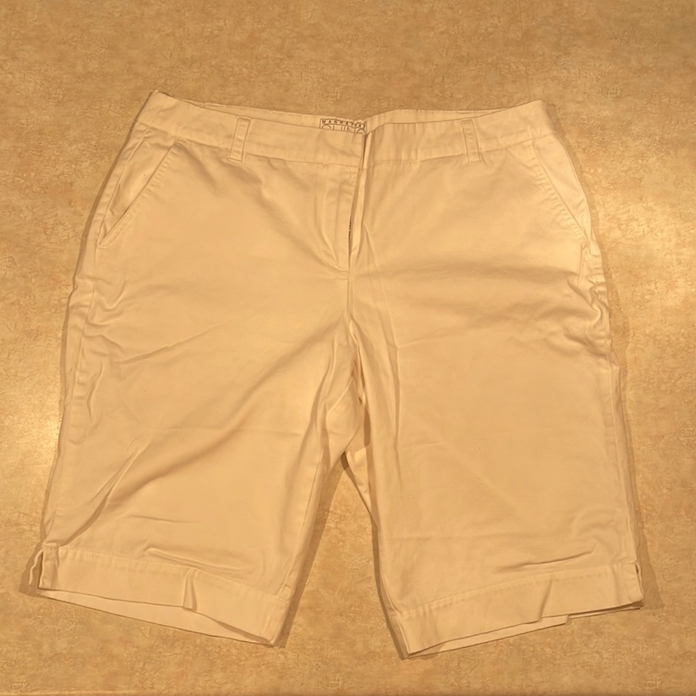 New York & Company White Manhattan Chino Short - Size: Women's 14
